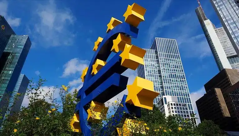 Euro Bölgesi Aralık'ta Ticaret Fazlası Verdi